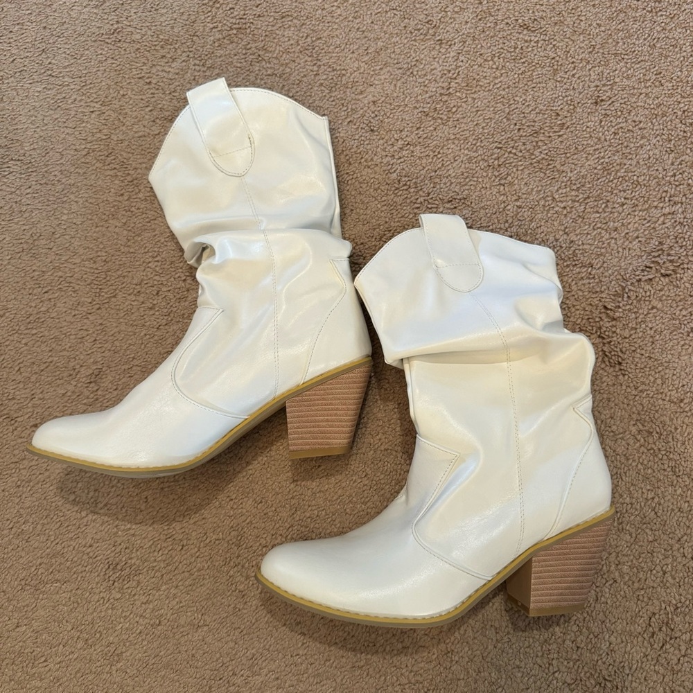 Women’s fall white mid booties